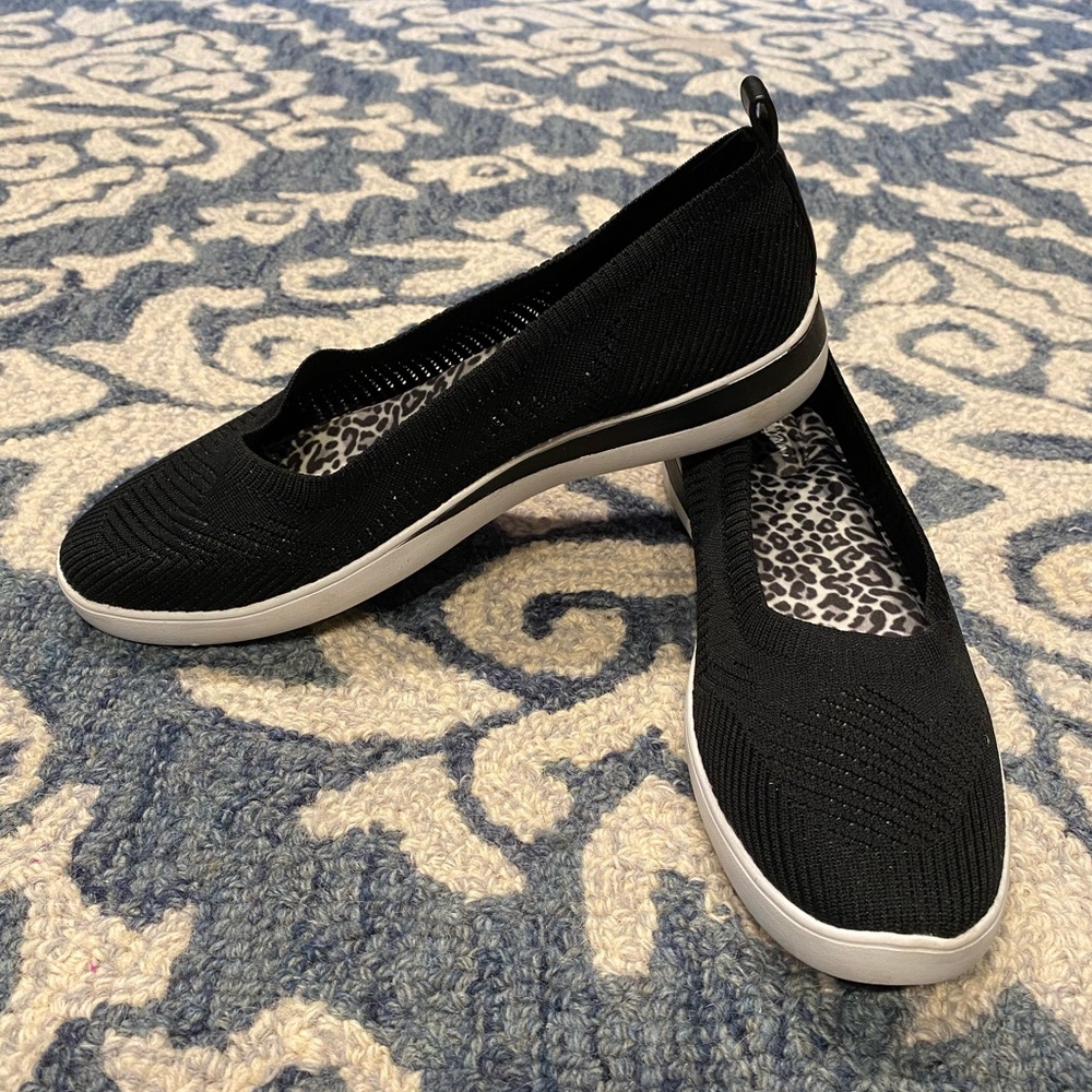 Aubrey Lynn women’s black slip on sneakers in size 10 - Picture 3 of 4